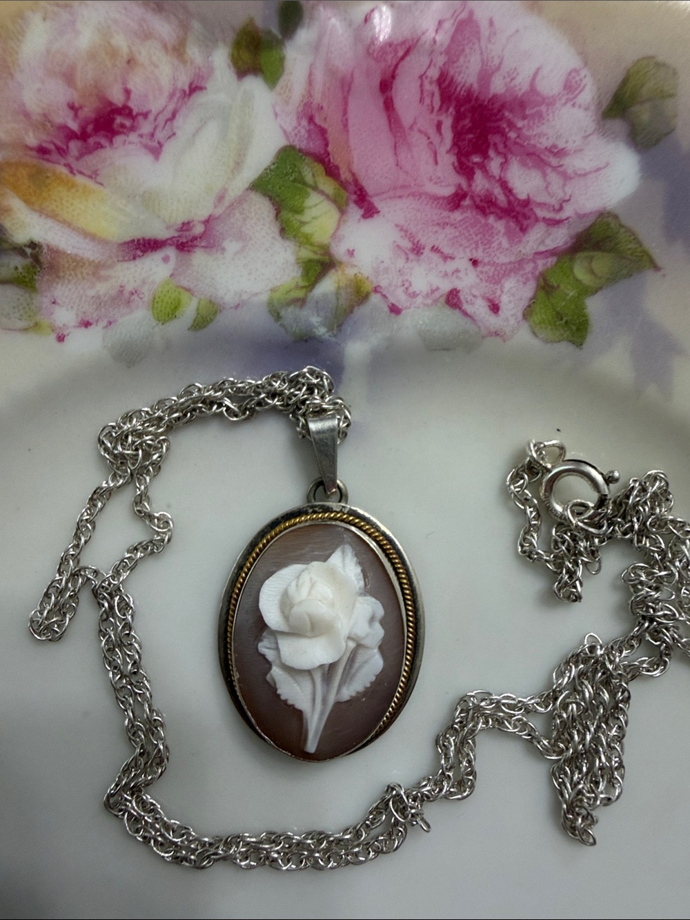 Sterling Silver Cameo Pendant Necklace with White Rose and Gold Trimming